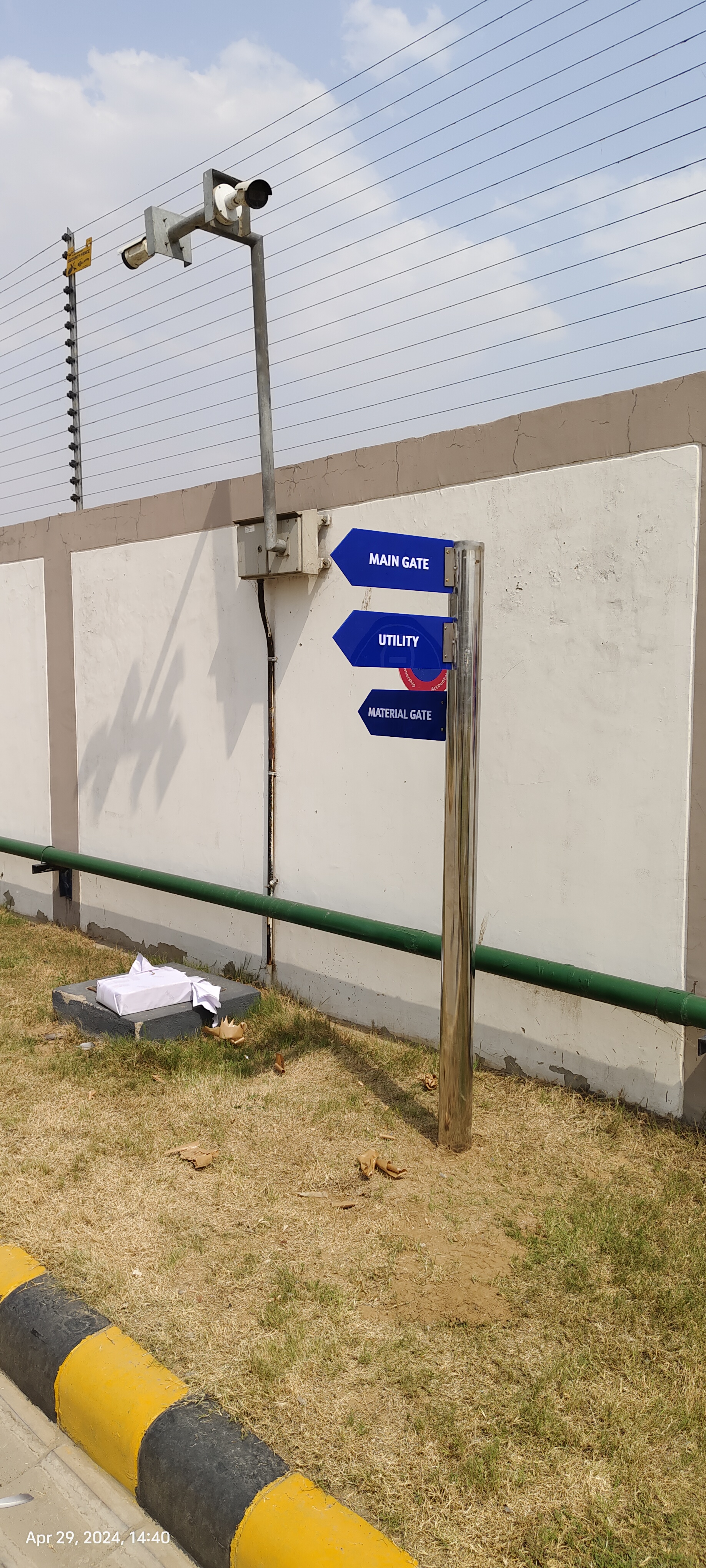 Block Direction Pole Sigange