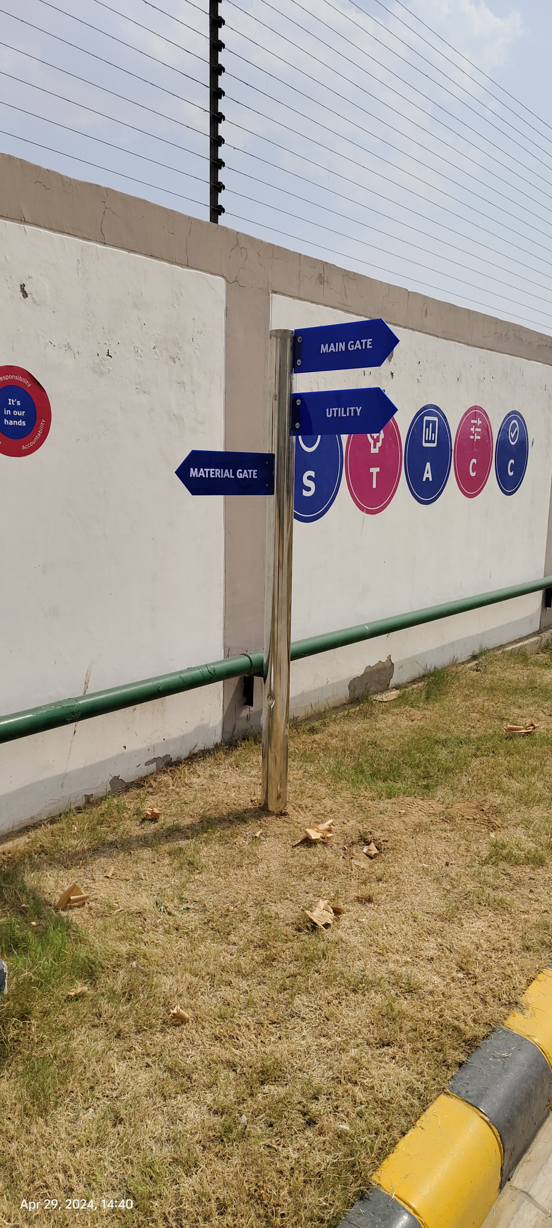 Block Direction Pole Sigange